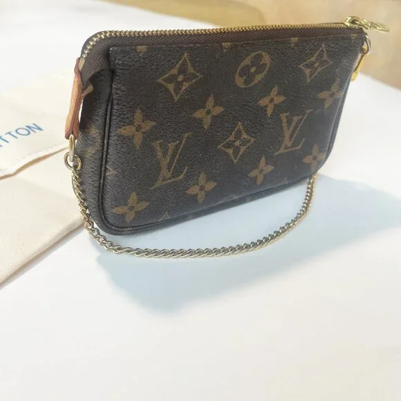 Vintage, Rare Louis Vuitton Monogram Mini Pochette Accessoires, Wristlet - Picture 6 of 8